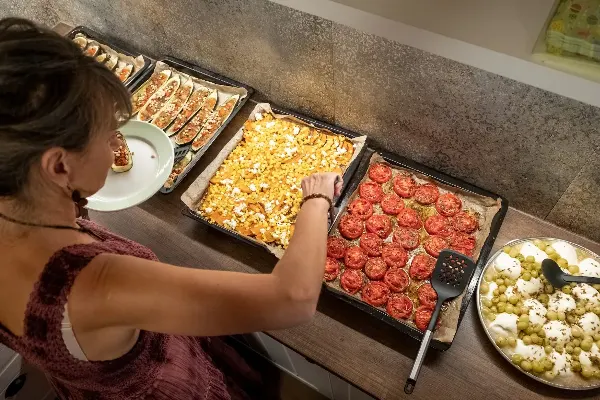 Příprava jídla na hudební dovolenou s terapeutickými nástroji