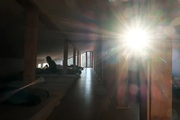 Ubytování  v centru Dajána v intenzivním slunečním světle.