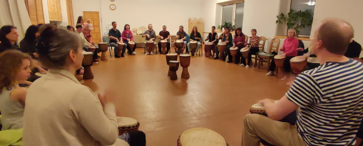 Večerní škola muzikoterapie. Objevte sílu zvuku skrze vlastní zkušenost